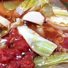 รูปของ 鍋簡単！トマト缶で和風だしオイル鍋♪