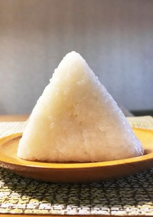 超三角形おにぎり＜ラップで簡単、衛生的＞-レシピのメイン写真