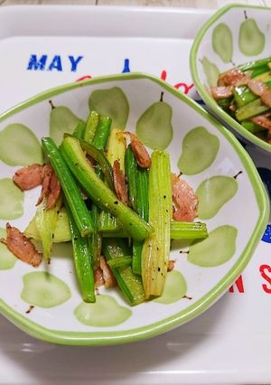 ベーコンとセロリの塩胡椒炒め-レシピのメイン写真