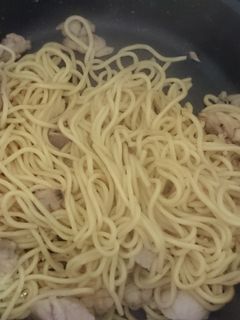麺を噛む?焼きラーメン(ままごとより)-レシピのメイン写真