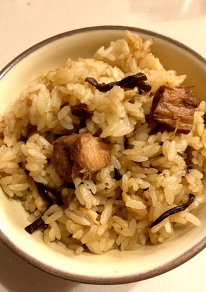 簡単 昆布佃煮と焼鳥缶の炊き込みご飯-レシピのメイン写真