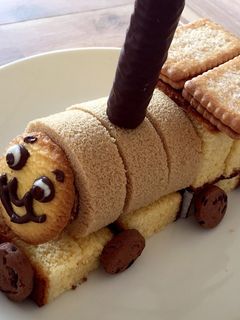 〈市販のお菓子で〉機関車トーマス ケーキ-レシピのメイン写真