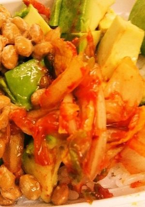 簡単 ズボラ飯 キムチ納豆アボカド丼-レシピのメイン写真