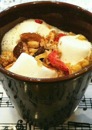 ♡ホットミルクにマシュマロ＆グラノーラ♡-レシピのメイン写真