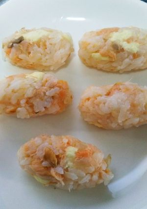 離乳食後期～☆鮭チーズおにぎり-レシピのメイン写真