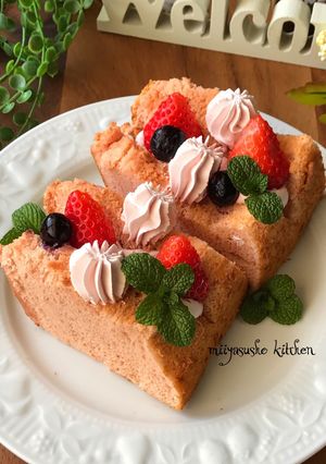 苺パウダーでシフォンケーキ-レシピのメイン写真