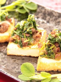 厚揚げステーキ豆苗そぼろのせ-レシピのメイン写真