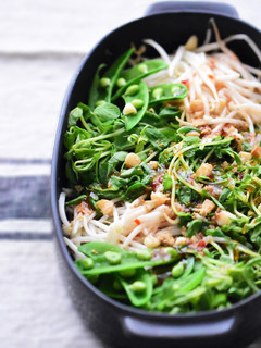 病みつき♪豆苗とナッツのタイ風サラダ-レシピのメイン写真
