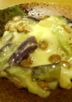 レンジdeナスと納豆のチーズ蒸し-レシピのメイン写真