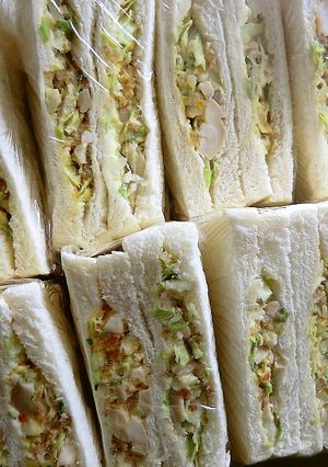 春キャベツと鶏そぼろ入りサンドイッチ-レシピのメイン写真
