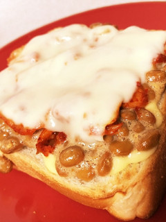 のせて焼くだけ!納豆キムチーズトースト-レシピのメイン写真