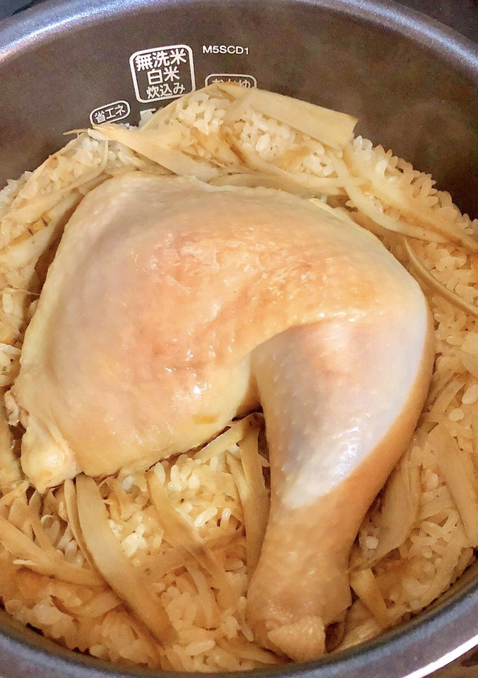炊飯器で丸ごと鶏もも肉の炊き込みご飯！-レシピのメイン写真