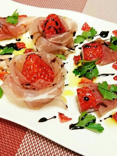 いちごの生ハム包み-レシピのメイン写真