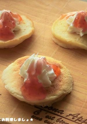苺とふわふわチーズのオープンパンケーキ-レシピのメイン写真