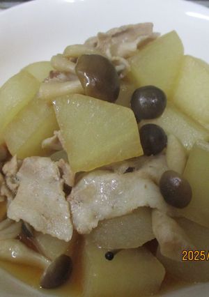 大根としめじ豚バラ肉の煮物😋-レシピのメイン写真