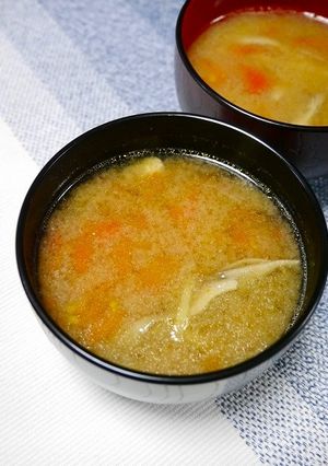 簡単！ぽかぽか☆舞茸とトマトの生姜味噌汁-レシピのメイン写真