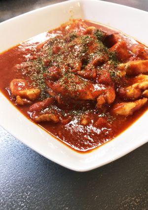 簡単で高タンパクな鳥の胸肉のトマト煮込み-レシピのメイン写真