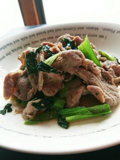 豚肩肉と小松菜の鶏ガラ炒め♪-レシピのメイン写真