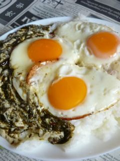 トリプル・ハムエッグ+あかもくのカフェ丼-レシピのメイン写真