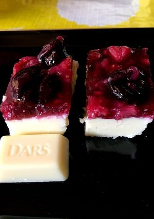 クリチとホワイトチョコとベリーのケーキ-レシピのメイン写真