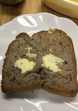 黒にんじん入りの食パンのトースト-レシピのメイン写真