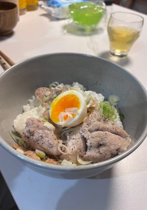 簡単！肉が入ったゆで卵の丼！-レシピのメイン写真
