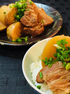 しみしみ〜新じゃがいも♡味噌味の豚の角煮-レシピのメイン写真