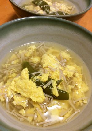 榎茸とスナップエンドウの鶏ガラ卵スープ-レシピのメイン写真