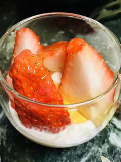 生クリーム&シリアル★イチゴのデザート-レシピのメイン写真