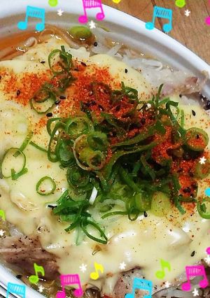 豚もや、チーズ、ネギ、七味乗せ-レシピのメイン写真