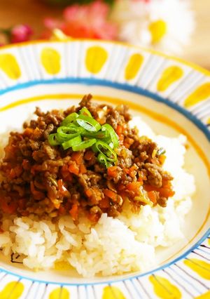 簡単★焼肉のたれで！合い挽肉のそぼろ丼♡-レシピのメイン写真