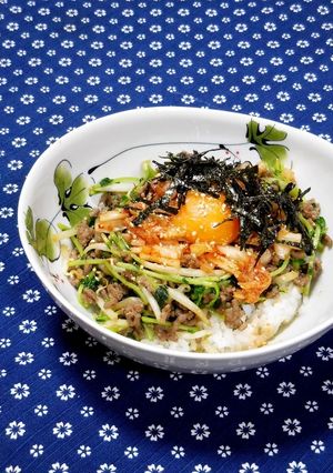簡単★豆苗ともやしのビビンバ風丼✿-レシピのメイン写真