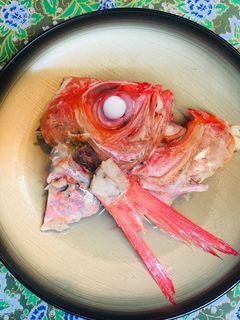 煮汁も旨♪塩酒粕でキンメのアラの煮付け-レシピのメイン写真