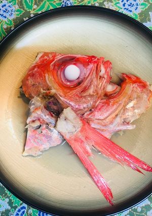 煮汁も旨♪塩酒粕でキンメのアラの煮付け-レシピのメイン写真