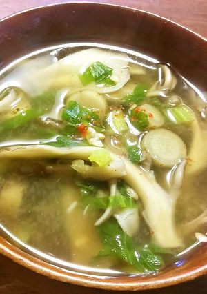 牛蒡、舞茸、セロリの葉のお味噌汁-レシピのメイン写真