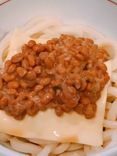 とろけるチーズと納豆の、ぶっかけうどん!-レシピのメイン写真
