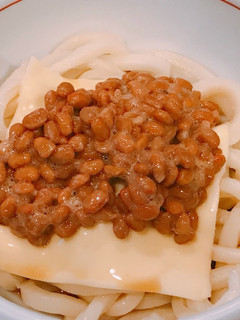 とろけるチーズと納豆の、ぶっかけうどん!-レシピのメイン写真