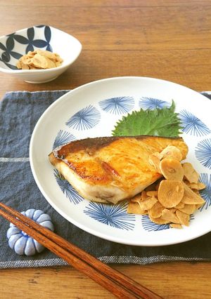 ぶりのバター醤油焼き☆ガーリック添え-レシピのメイン写真