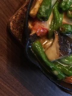 スキレットで簡単トマトししとうチーズ焼き-レシピのメイン写真