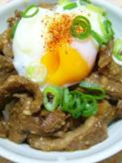 柔らか牛スジの味噌煮込み丼-レシピのメイン写真
