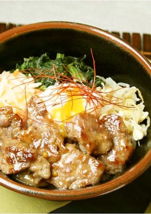 ボリューム満点！中おち牛カルビビビンバ丼-レシピのメイン写真