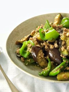 なすとピーマンとひき肉のカレー風味炒め-レシピのメイン写真
