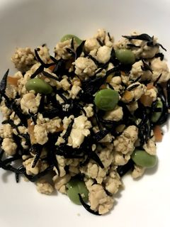 炒り豆腐と茶豆とひじきの煮物-レシピのメイン写真