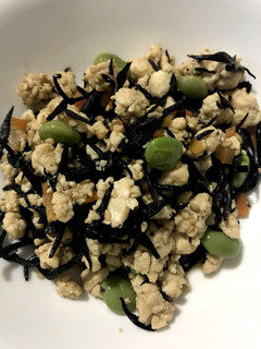 炒り豆腐と茶豆とひじきの煮物-レシピのメイン写真