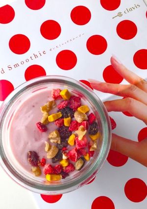 簡単朝食ヨーグルト♪レッドスムージーで-レシピのメイン写真