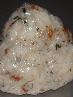 しそ風味ふりかけ&梅干のおにぎり-レシピのメイン写真