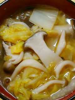 ヘルシー白菜 きのこの味噌コンソメスープ-レシピのメイン写真