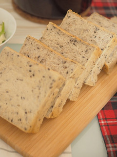 *黒ごま食パン*-レシピのメイン写真