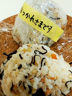 冷凍保存のひじき煮と余ったご飯でおにぎり-レシピのメイン写真