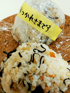 冷凍保存のひじき煮と余ったご飯でおにぎり-レシピのメイン写真